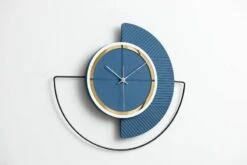 Horloge Murale Design THE PASSENGER. -Noël Décorer Magasin 2a38bd781cb8474ca08207872fe2b2e7